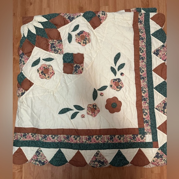 Vintage Queen Size Floral Quilt - Picture 7 of 10